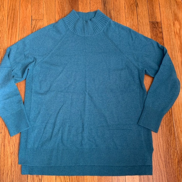 Sweaters - L.L. Bean women’s classic cashmere sweater relaxed mock neck size L